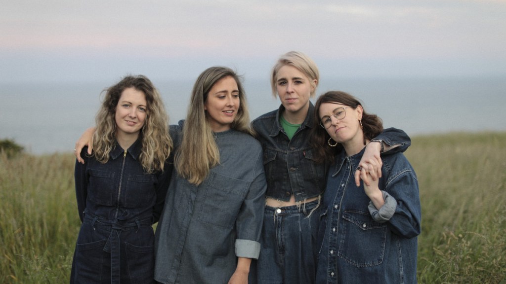 Pillow Queens – Leave The Light&nbsp;On